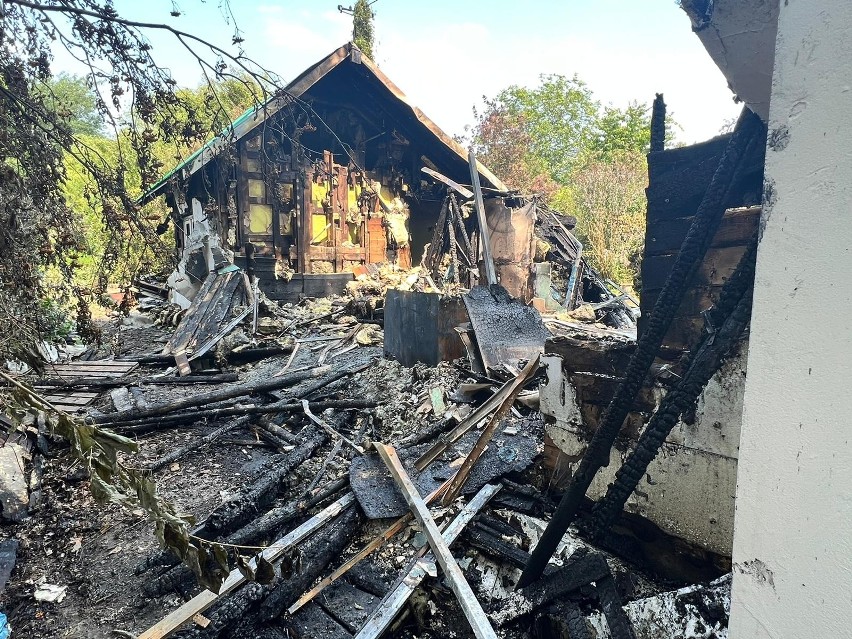 Ogromny pożar strawił dom w Wilamowicach....