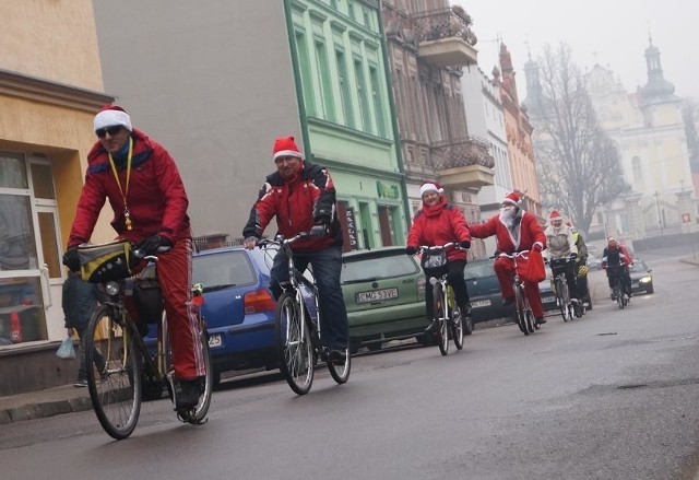 Mikołajkowe Rajdy Rowerowe organizowane przez PTTK w Strzelnie mają wieloletnia tradycję. Tegoroczny będzie różnił się od poprzednich konkursami na stroje i ustrojone rowery,a także tym, że uczestnicy wezmą udział w Wielkim Jarmarku Bożonarodzeniowym