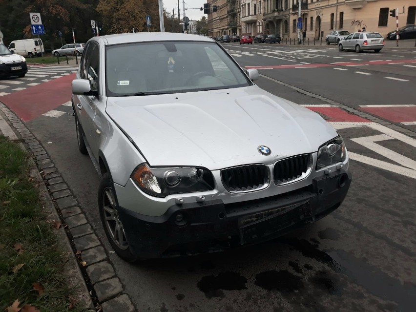 Wypadek na placu Staszica. Zderzenie dwóch aut i utrudniony przejazd (ZDJĘCIA)