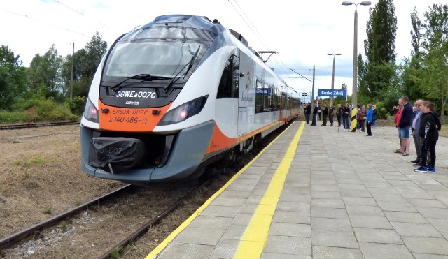 Tak pierwszy po trzynastu latach przerwy pociąg osobowy - nowoczesny skład Impuls - wjechał na buską stację 30 czerwca. W ten weekend - druga odsłona wakacyjnej linii weekendowej Kielce - Busko-Zdrój.