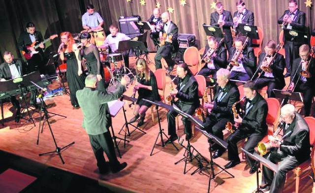 W czasie imprezy „Radom na szczycie” Big Band Mundana przeniesie nas w czasy, w których królował swing. Radomianie skupieni na Rynku będą mogli nawet potańczyć przy standardach.