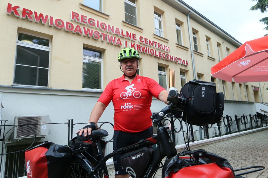 Rajd po krew. Mieszkaniec Lubartowa przejedzie 2,5 tys. km na rowerze, aby zachęcić do oddawania krwi