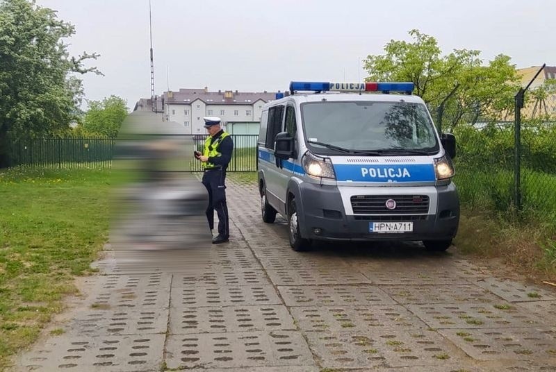 Słupscy policjanci kontrolują rowerzystów, nie tylko tych,...