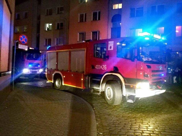 Około godziny 18 na przy ulicy  Staromiejskiej doszło do  pożaru  potrawy  w  garnku. Na  miejsce zadysponowano  trzy zastępy   państwowej  straży  pożarnej . Jedna osoba  została  ranna. 