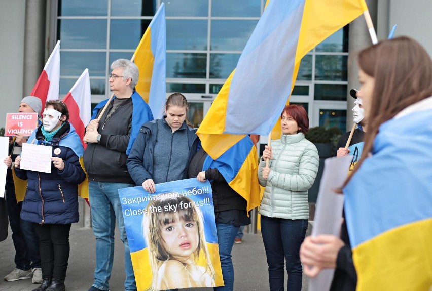 Wedle wyliczeń UMP, wśród 177.565 Ukrainek i Ukraińców...