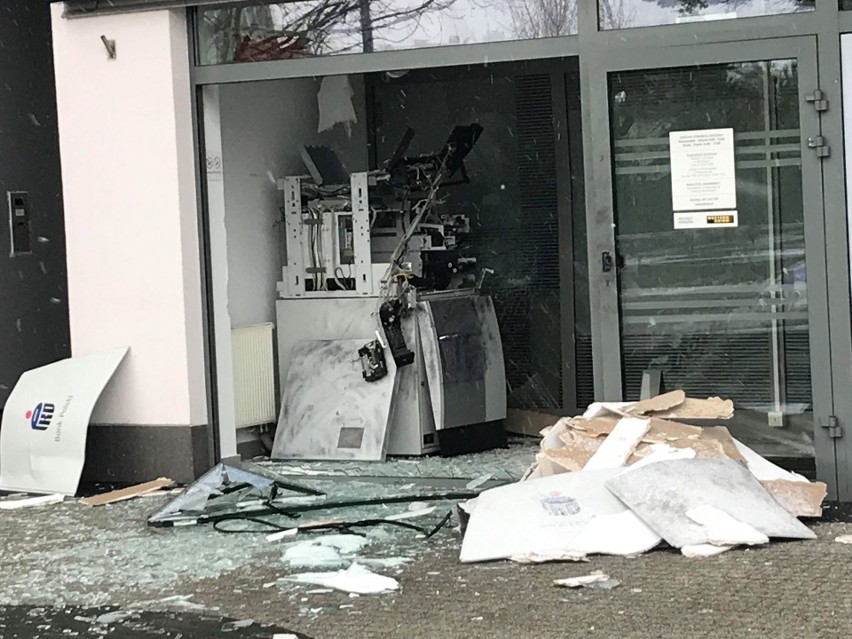 Nieznany sprawca wysadził bankomat w Komornikach