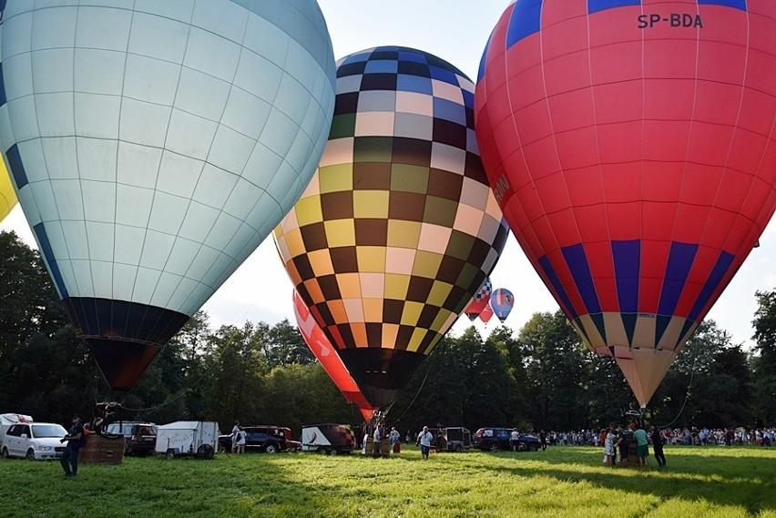 Zawody balonowe w Nałęczowie, czyli głowa do góry! Zobacz zdjęcia, sprawdź program na sobotę