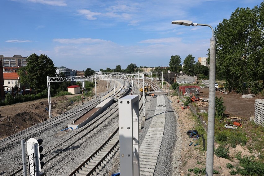 PKP Polskie Linie Kolejowe S.A. prowadzą przebudowę linii kolejowej nr 131 od Chorzowa Batorego do Nakła Śląskiego