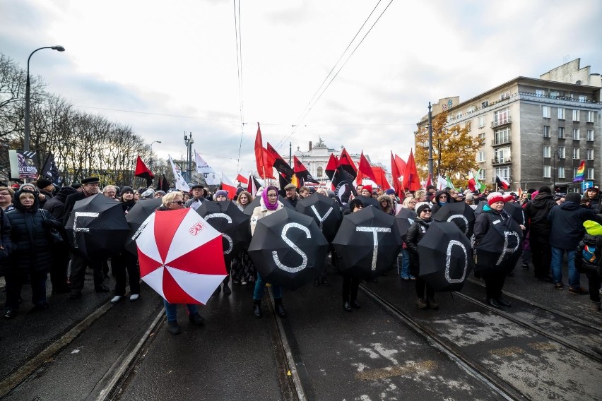 Warszawa. Marsz antyfaszystowski "Za wolność waszą i naszą"