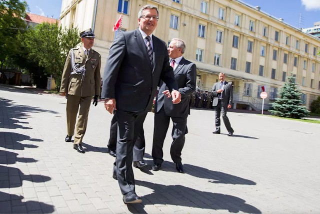 22 lipca 2013, prezydent Komorowski na chwilę przed podpisaniem tzw. Reformy Kozieja, ustawy zmieniającej system kierowania i dowodzenia Siłami Zbrojnymi RP