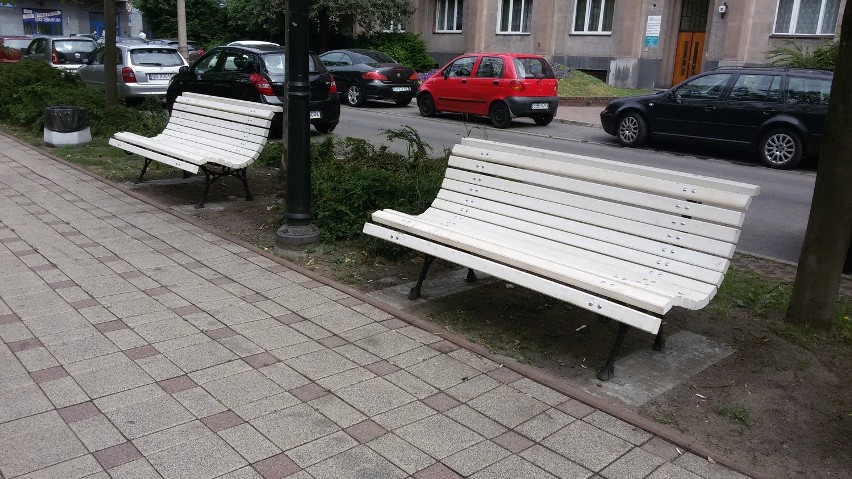 Nowe ławki w Sosnowcu już stoją na Alei Zwycięstwa