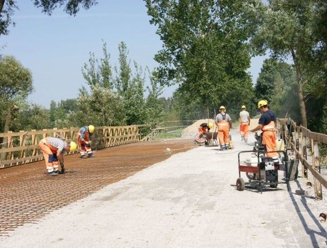   Przejazdu przez most w Stawie Kunowskim  nie będzie do  końca października.