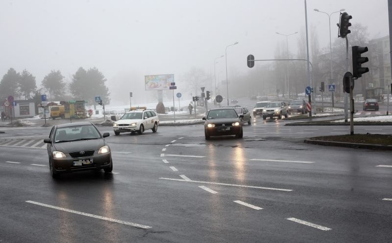 Kierowcom jadącym podporządkowaną ul. Wojska Polskiego...