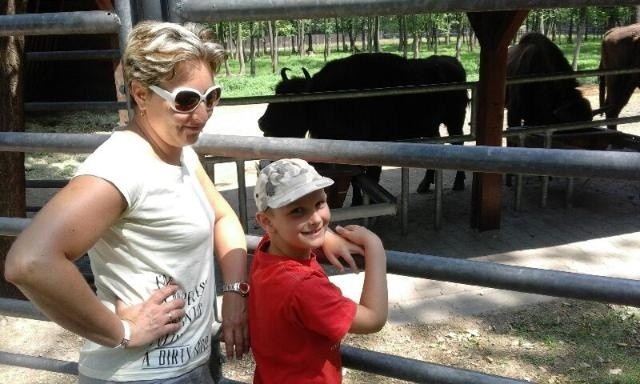 Wojtek z mamą Edytą na wycieczce w zoo, gdy jeszcze był zdrowy