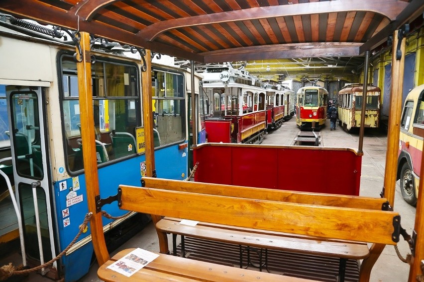 Oto zabytkowe wrocławskie tramwaje i autobusy [FILM, ZDJĘCIA]