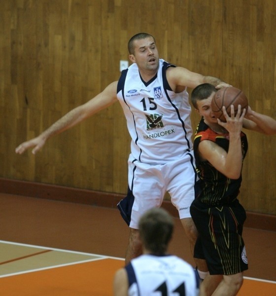 Marek Osiniak, zawodnik Politechniki Rzeszowskiej, mimo kontuzji, zagra w derbach.