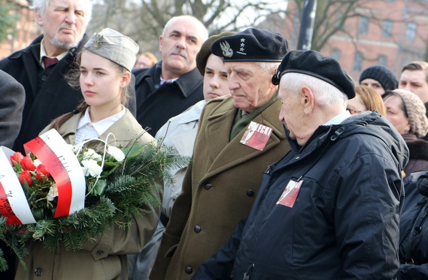 Główna część uroczystości odbyła się pod pomnikiem Żołnierzy...