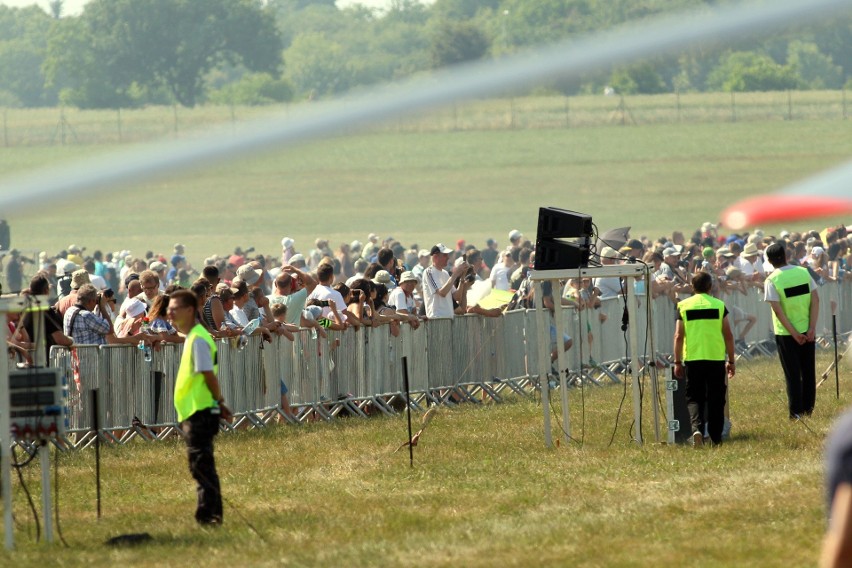 Air Festival Świdnik. Taniec Biało - Czerwonych Iskier na niebie [ZDJĘCIA, WIDEO]