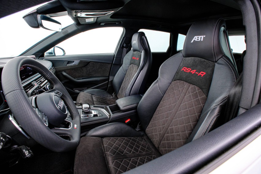 Policyjny Audi RS4 Avant by ABT jest wizualnym elementem...