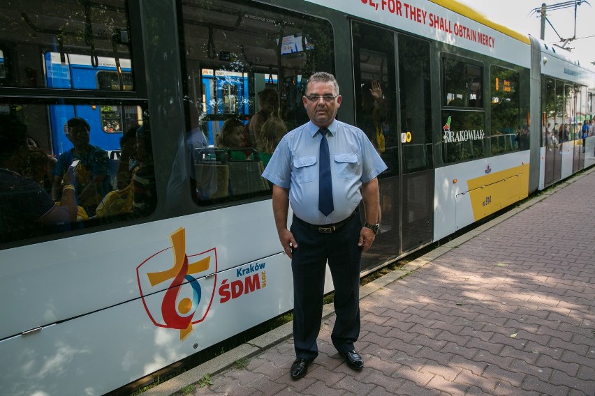 ŚDM 2016. To oni zawieźli papieża tramwajem na Błonia [ZDJĘCIA, WIDEO]