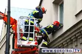 Niedoszły samobójca w Sokółce. Chciał skoczyć z okna na ulicę Białostocką (zdjęcia, wideo)