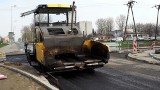 Remont ulicy Połczyńskiej w Koszalinie. Drogowcy kładą asfalt [ZDJĘCIA]