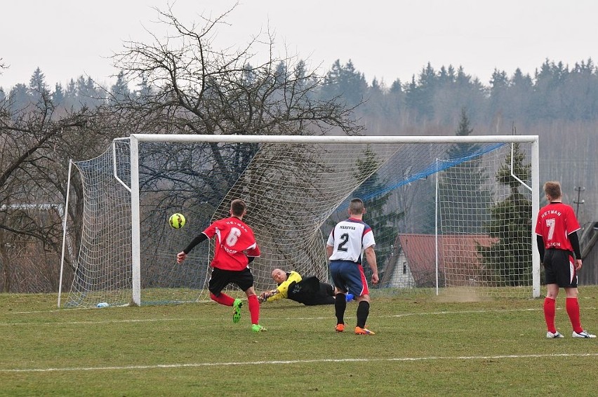 Piłka nożna: LZS Narewka pokonała na własnym stadionie Hetman Tykocin 3:2 [ZDJĘCIA]