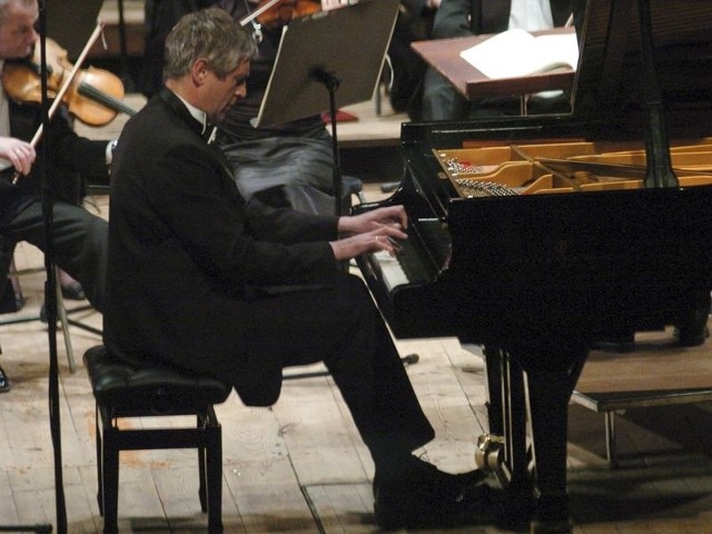 Bogdan Kułakowski zawsze mówi, że wiele zawdzięcza Barbarze Zielińskiej, która uczyła go gry na fortepianie w Słupsku. Był też jednym z jej  ulubionych i cenionych uczniów. 