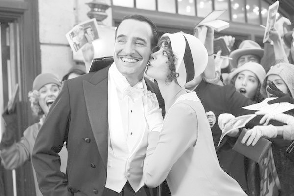 W rolach głównych zagrali Jean Dujardin i Bérénice Bejo.