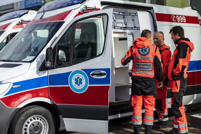 Pogotowie Ratunkowe zakupiło pięć nowych ambulansów. Zastąpią one wysłużone karetki [ZDJĘCIA]