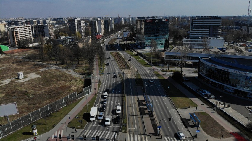 Kopcących samochodów na ulicach nie ma, a smog jest. Wiemy jaka jest tego przyczyna