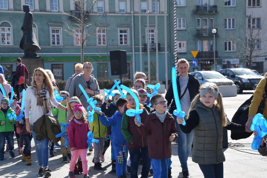 „Przystanek autyzm” to happening w Dzień Autyzmu na placu...