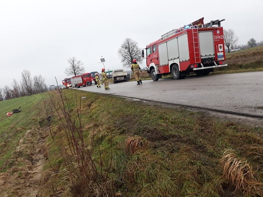 Wypadek w gminie Głowaczów koło Kozienic. Samochód osobowy zderzył się z dostawczym