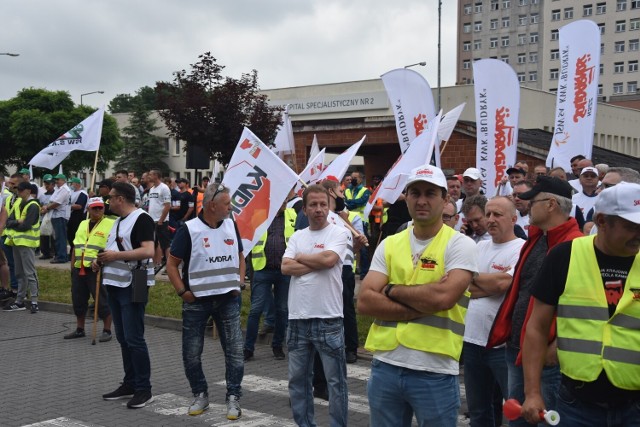 Ostatnie protesty związkowców JSW miały miejsce pod siedzibą spółki.