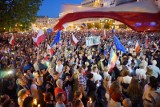 Petru na demonstracji w Poznaniu? Jest reakcja organizatorów Łańcucha Światła