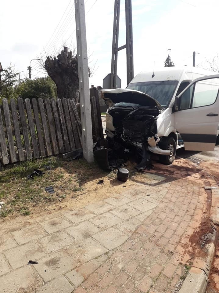 Michałowo. Wypadek na skrzyżowaniu ulic Młynowej i Sienkiewicza. Jedna osoba trafiła do szpitala [ZDJĘCIA]