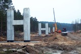 Trwa budowa obwodnicy Starachowic. Widać już ogromne betonowe konstrukcje - to podpory przyszłej estakady. Zobacz zdjęcia 