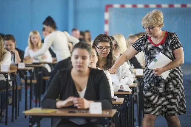 Nasza maturzystka Magda Barszcz podczas obowiązkowego egzaminu z matematyki. To właśnie jego wyniku abiturientka bała się najbardziej