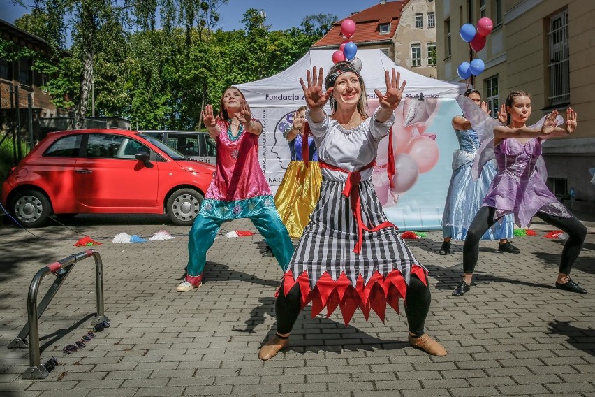 Artyści z Just Dance wystąpili dla małych pacjentów UCK w...