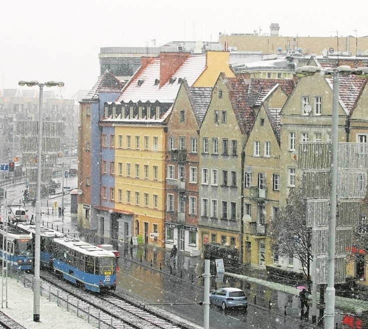 Niektóre kamienice są mocno zaniedbane, jednak możemy już...