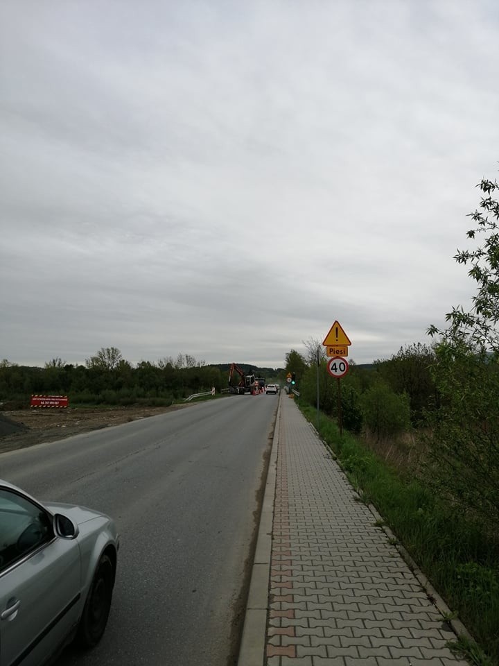 Droga Myślenice-Osieczany. Uwaga kierowcy, ruch przez most odbywa się wahadłowo