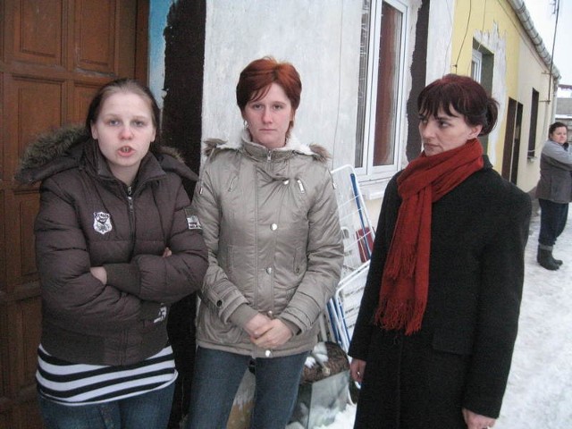 - Nasze dzieci na okrągło chorują, jesteśmy otoczeni fabryką z każdej strony - mówią (od lewej) Agata Bandalewicz, Agnieszka Matyja i Alicja Rodak.