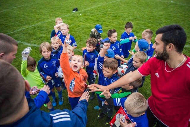 Czarek Ksel – Mister Ziemi Świętokrzyskiej 2017 podczas zajęć z szkółce piłkarskiej Football Academy.