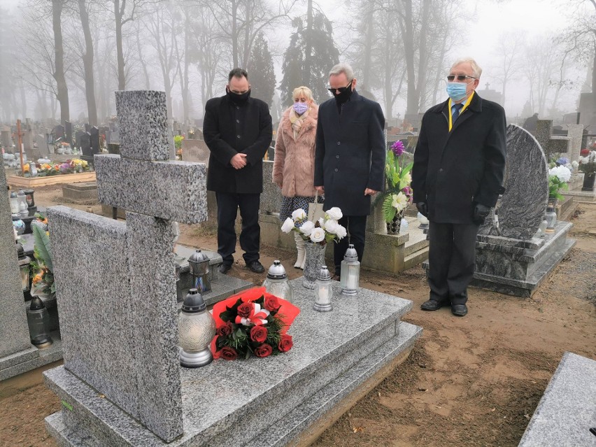 Na grobie Wojciecha Cieślewicza, jak co roku, złożono kwiaty...