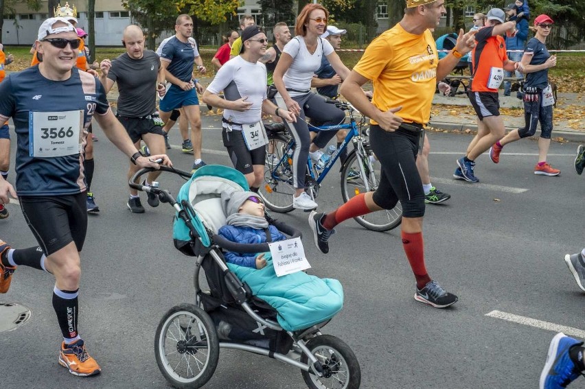 20. PKO Poznań Maraton - ponad 6 tysięcy osób wystartowało w...