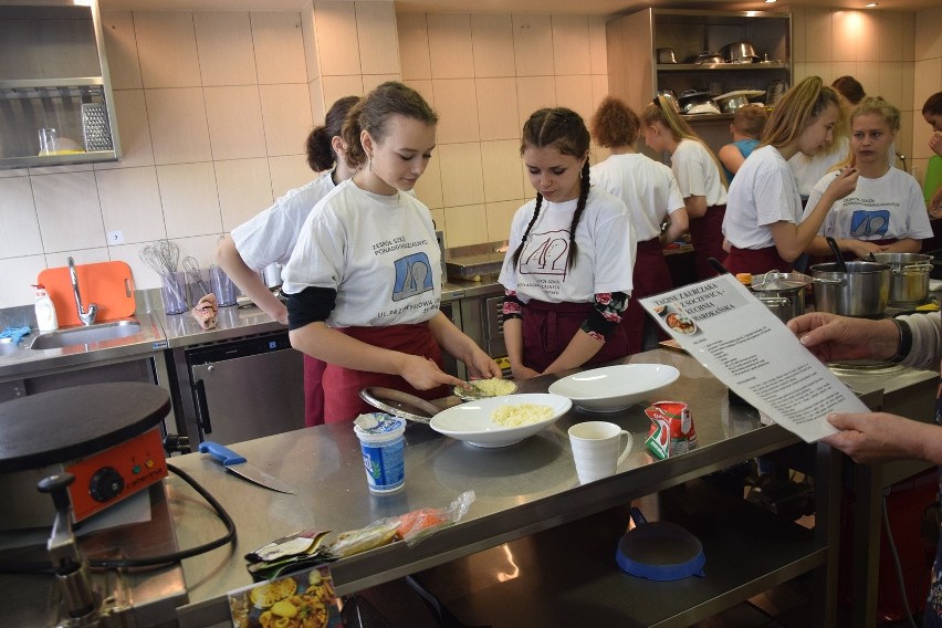 Konkurs "Kuchnie Świata" dla uczniów w ZSP w Słupsku (zdjęcia)