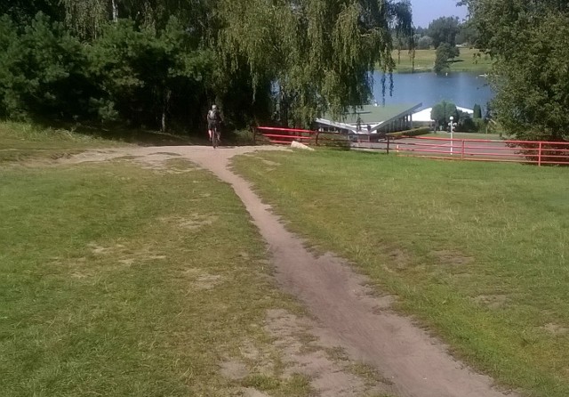 Ścieżka ma połączyć Pomnik Harcerza z promenadą nad jeziorem Maltańskim.