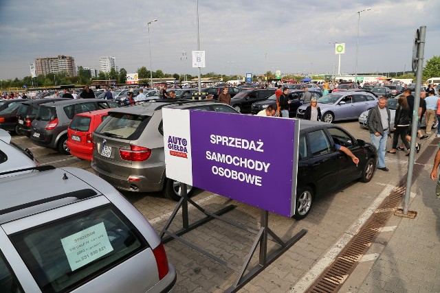 Zakup samochodu na polskim rynku wtórnym to operacja obarczona dużym ryzykiem. Zestaw oszustw i sztuczek sprzedających jest imponujący, trzeba bardzo uważać.
