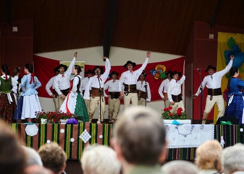 Przeglądowi towarzyszył występ Zespołu „Magurzanie” z...