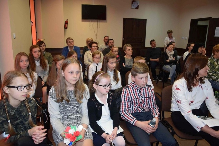 Zuzanna, Karolina i Alicja z Grand Prix na konkursie piosenki „Szukamy Talentów” w gminie Mirzec